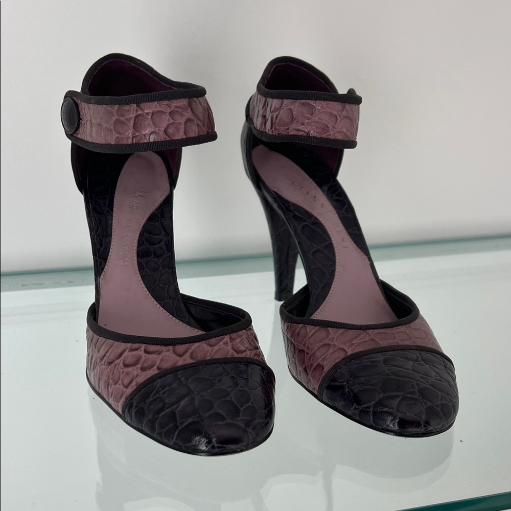 Gianni Bini Deep Purple and Pink Textured Heels